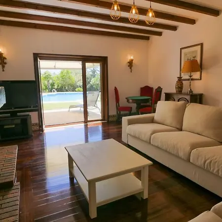 6 Bedroom Villa With Private Pool In Countryside!