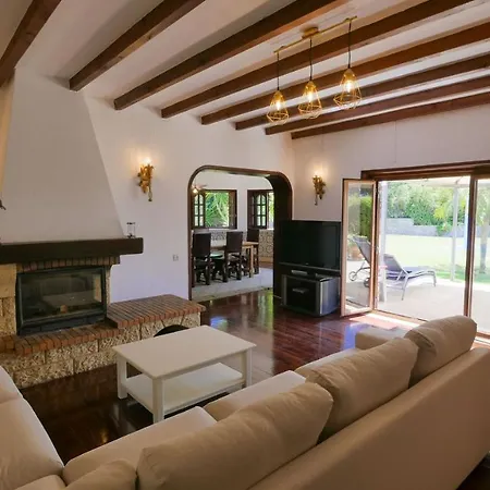 6 Bedroom Villa With Private Pool In Countryside! *