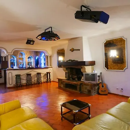 6 Bedroom Villa With Private Pool In Countryside!