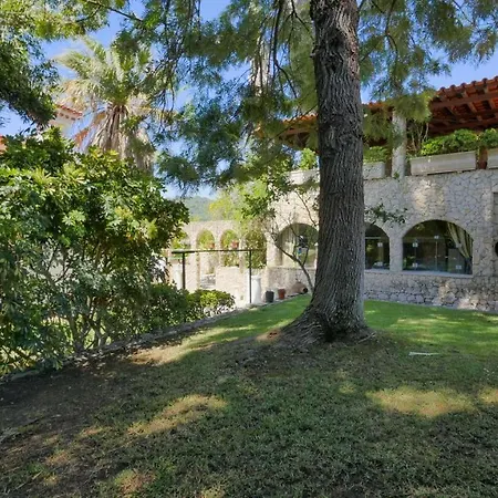 6 Bedroom Villa With Private Pool In Countryside! *